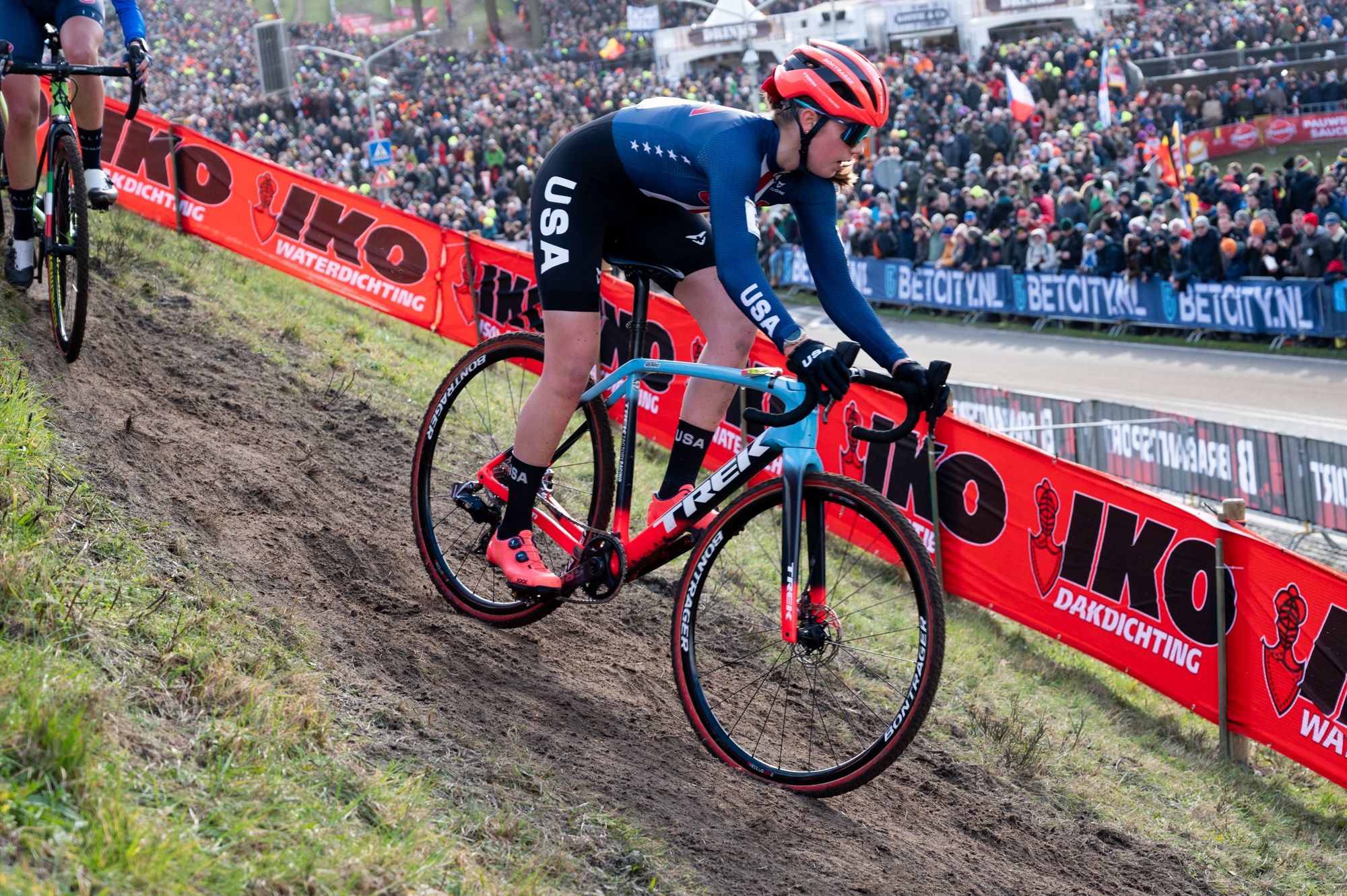 Munro and English Race to Top Finishes at 2023 Cyclocross Worlds